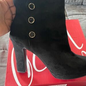 WOMENS Black Booties-10M